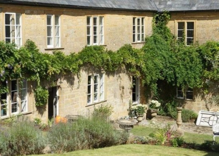 10. House / Cottage