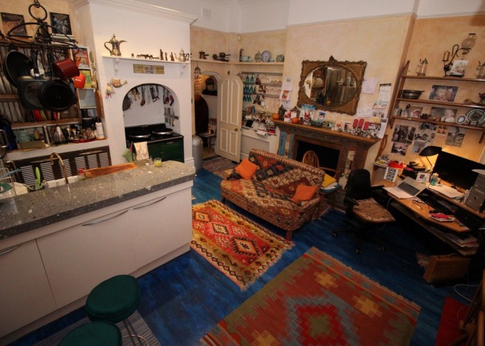 7. Kitchen (Rustic)
