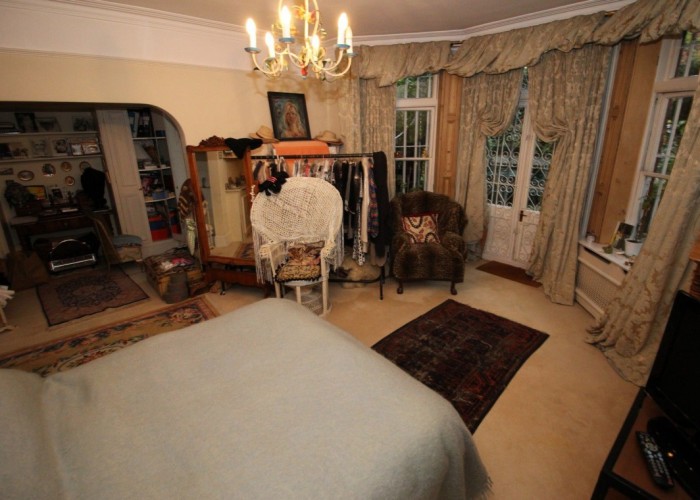 21. Bedroom (Master/En-Suite)