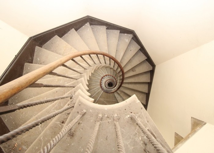 30. Staircase (Spiral)