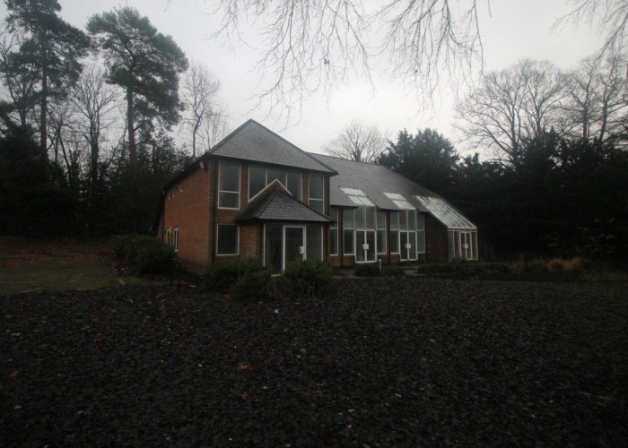26. House / Cottage Exterior