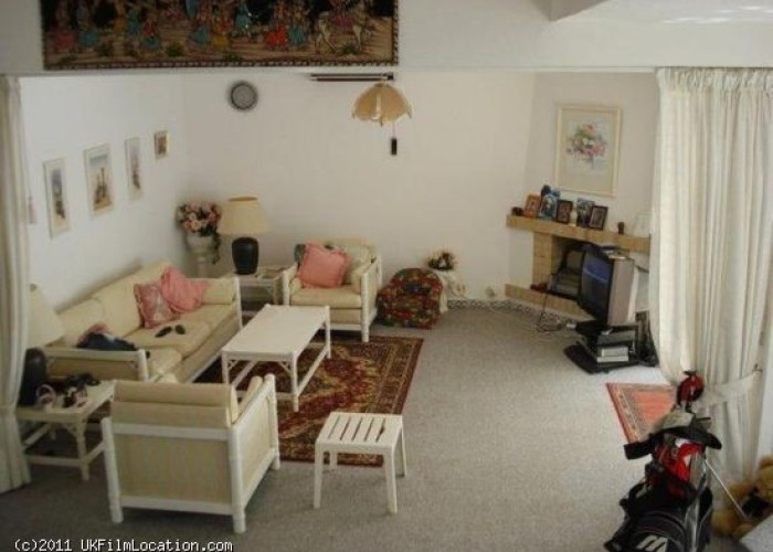 32. Livingroom