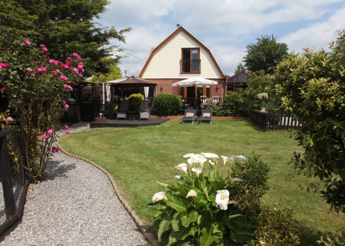 1. House / Cottage Exterior