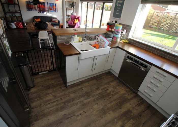 10. Kitchen (Cream or White units)