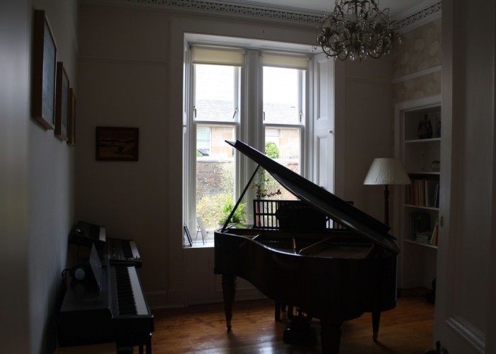 10. Piano
