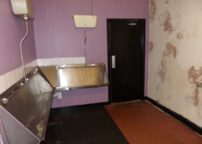 35. Toilet / Toilet Block