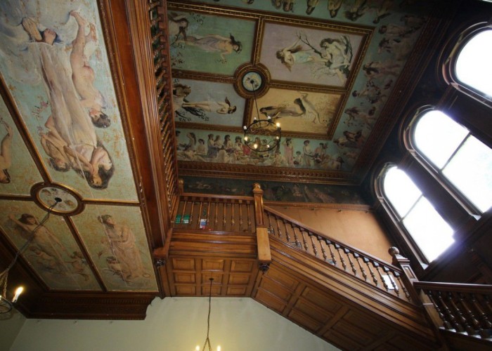 47. Stairway / Staircase, Styled Ceiling