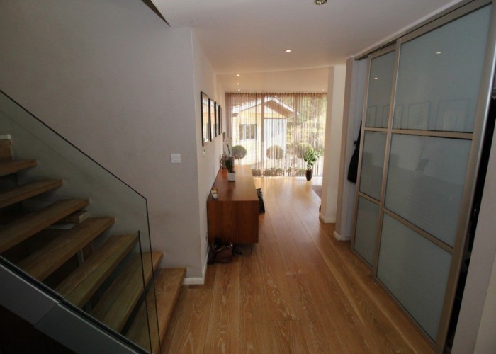 12. Hall