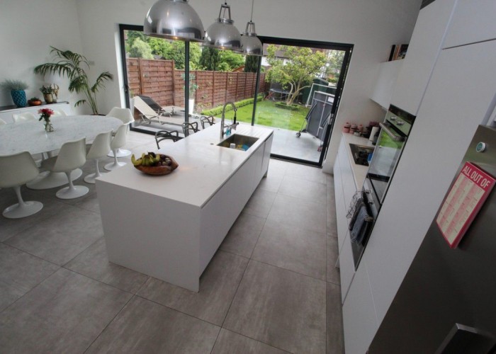 9. Kitchen (Cream or White units)