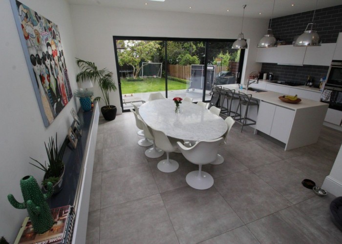 13. Diningroom