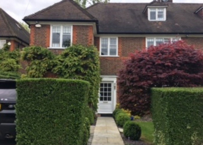 11. House / Cottage Exterior