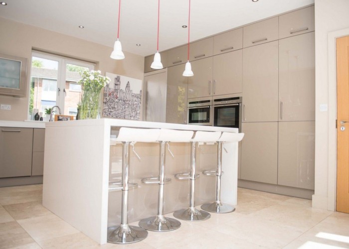 3. Kitchen (Coloured units)