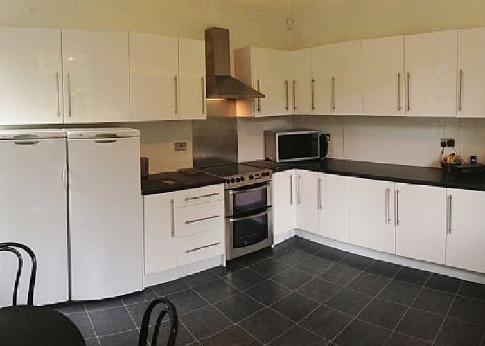 11. Kitchen (Cream or White units)