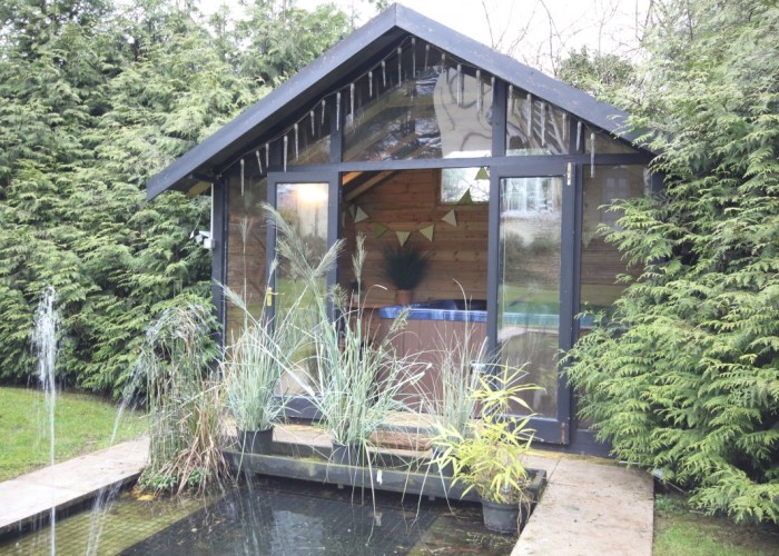 82. Sauna / Steam Room / Hot Tub, Hot Tub/Jacuzzi