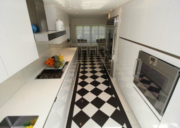 12. Kitchen (Cream or White units)