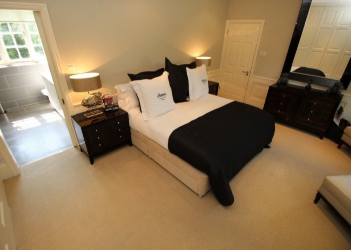 15. Bedroom (Master/En-Suite)