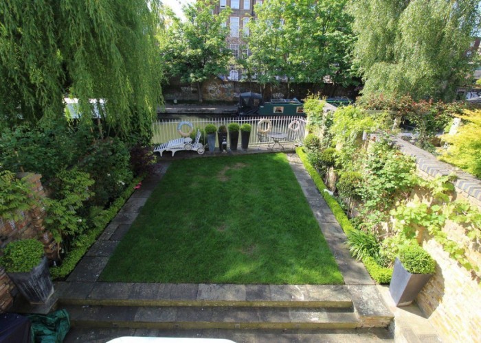 32. Gardens