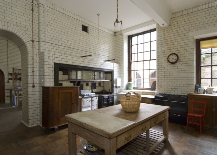 8. Kitchen (Rustic)