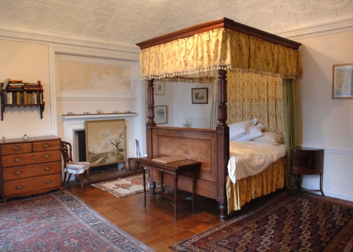 16. Bedroom (Master/En-Suite)