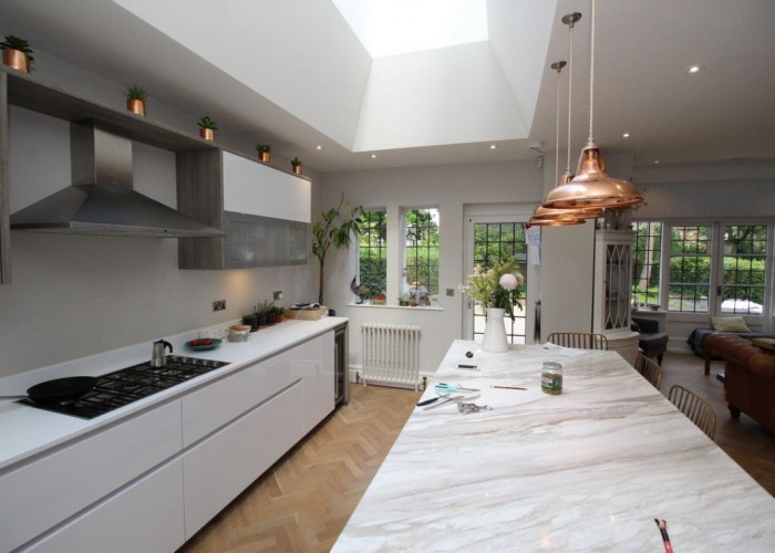 9. Kitchen (Cream or White units)