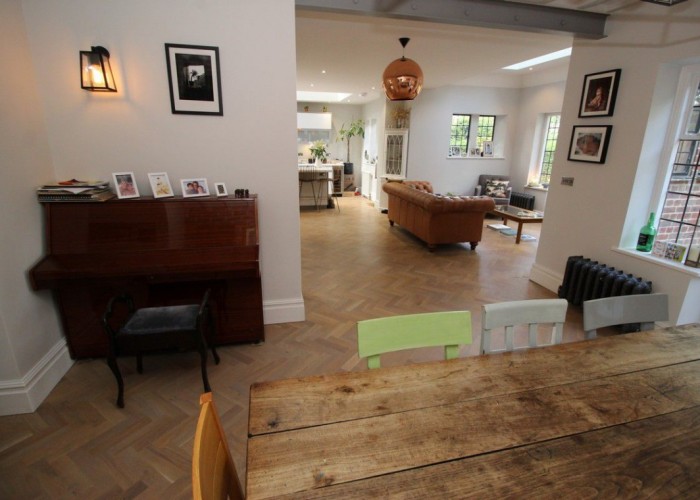 12. Diningroom