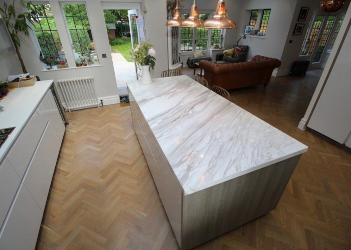 8. Kitchen (Cream or White units)