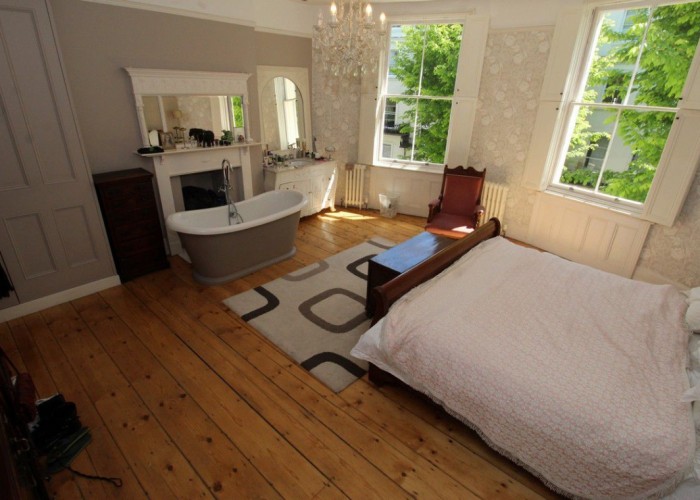 27. Bedroom (Master/En-Suite)
