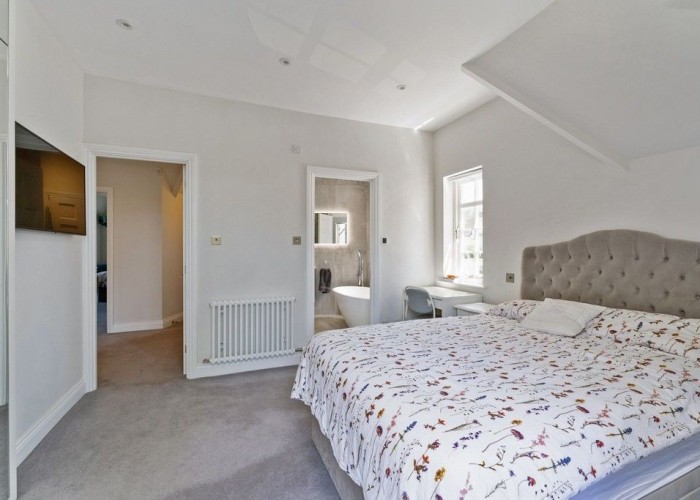 22. Bedroom (Master/En-Suite)