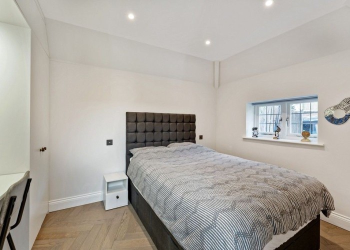 32. Bedroom (Double)