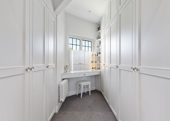 26. Dressing Room/Walk-in Wardrobe