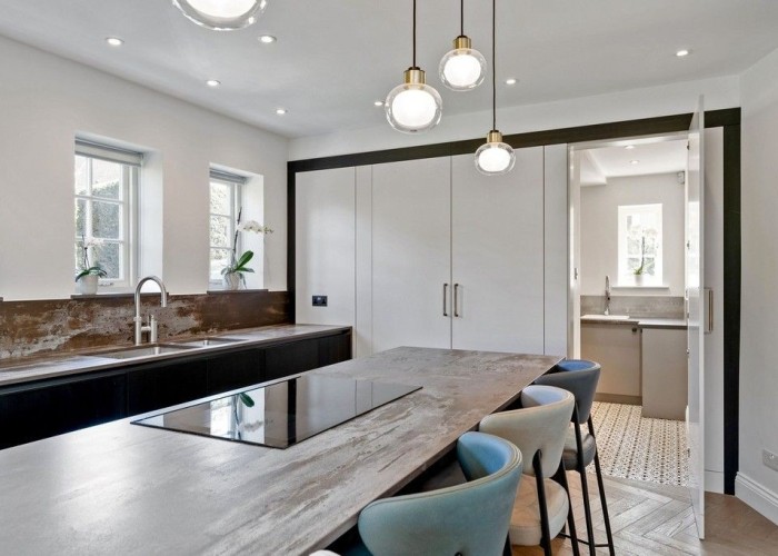 10. Kitchen (With Island), Kitchen (Electric/Induction Hob)