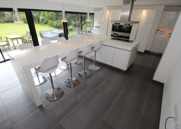 14. Kitchen (Cream or White units)