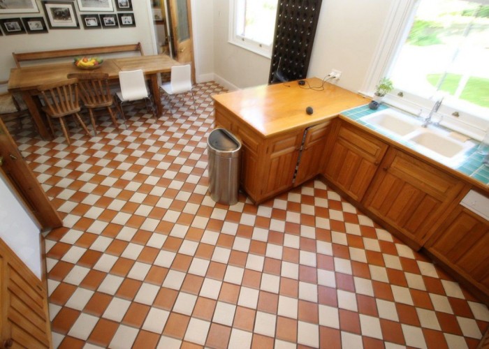 12. Kitchen (Retro)