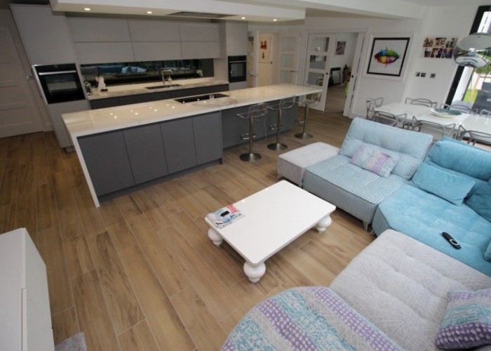 4. Kitchen (Coloured units)