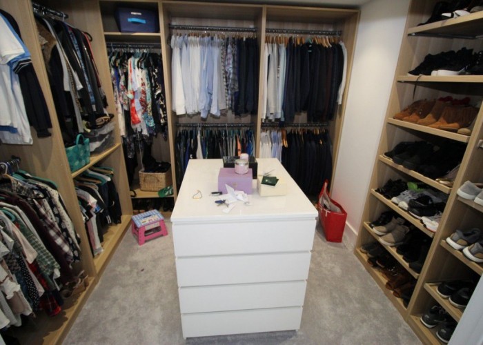 21. Walk-in Wardrobe