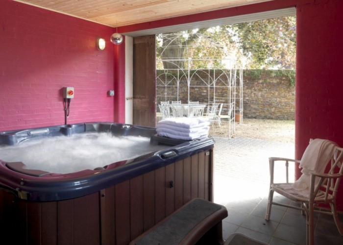 14. Hot Tub/Jacuzzi