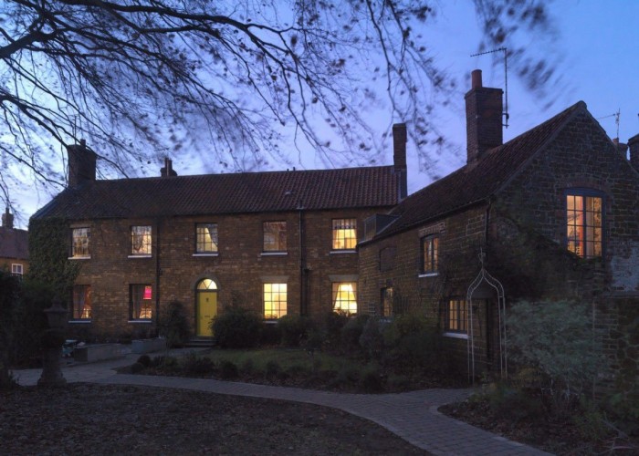 17. House / Cottage Exterior