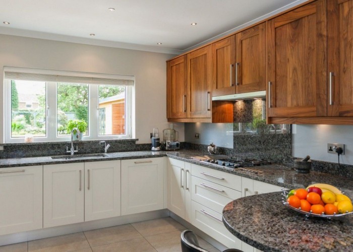 15. Kitchen (Cream or White units)