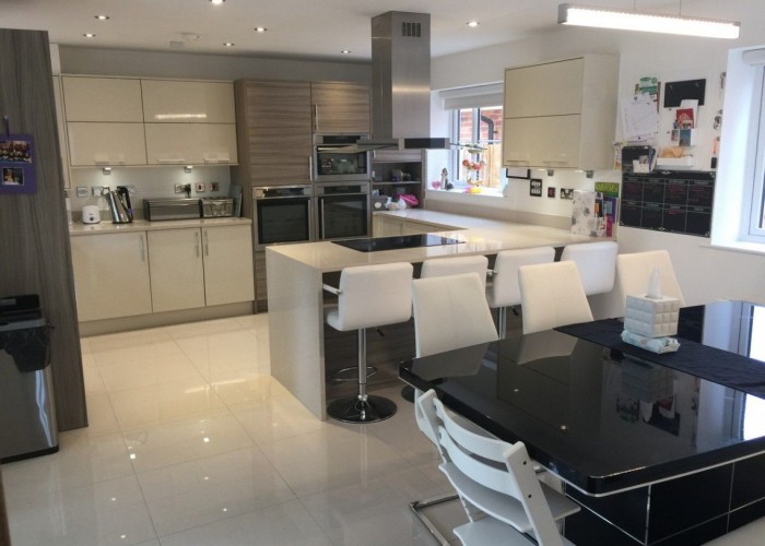 7. Kitchen With Table