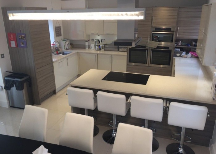 10. Kitchen (Cream or White units)