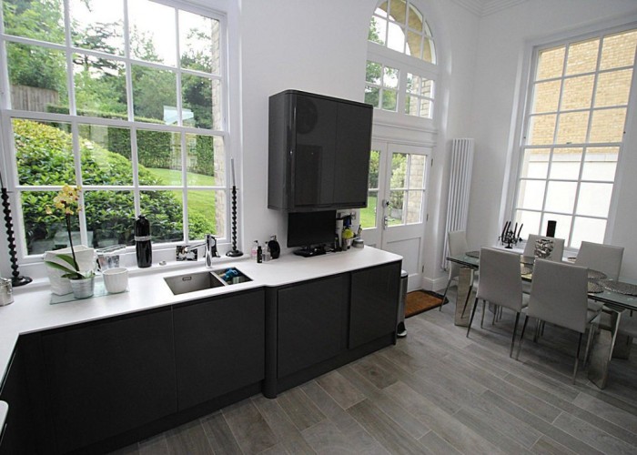 7. Kitchen With Table