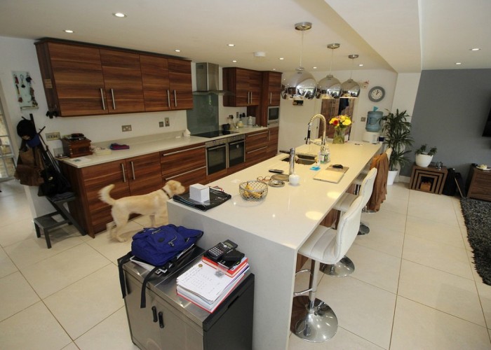 3. Kitchen (Coloured units)