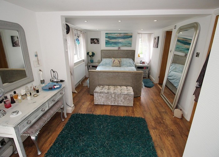 19. Bedroom (Master/En-Suite)