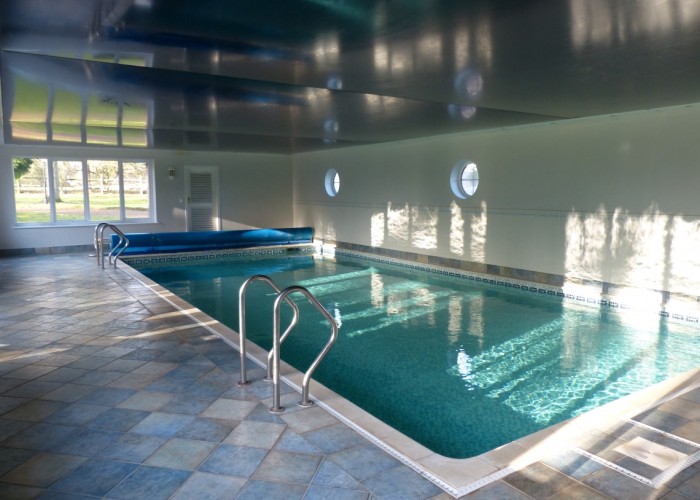19. Swimming-pool
