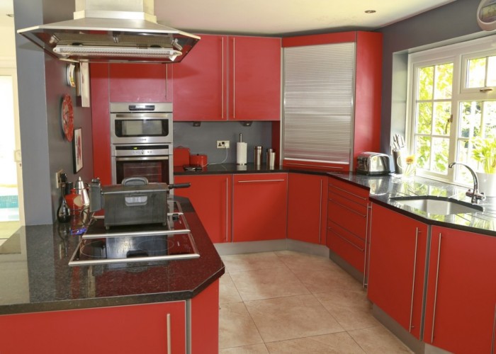 5. Kitchen (Coloured units)