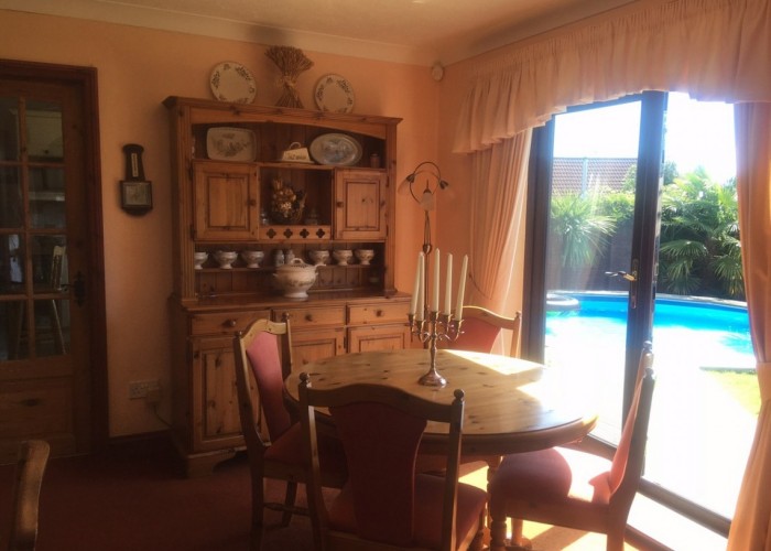 10. Diningroom