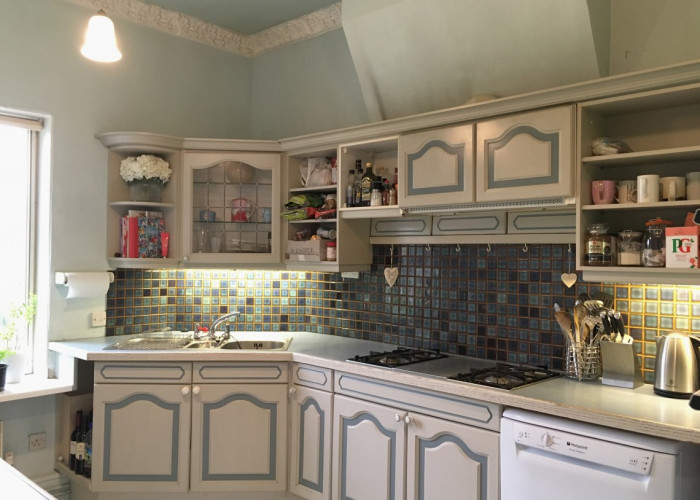 10. Kitchen (Coloured units)