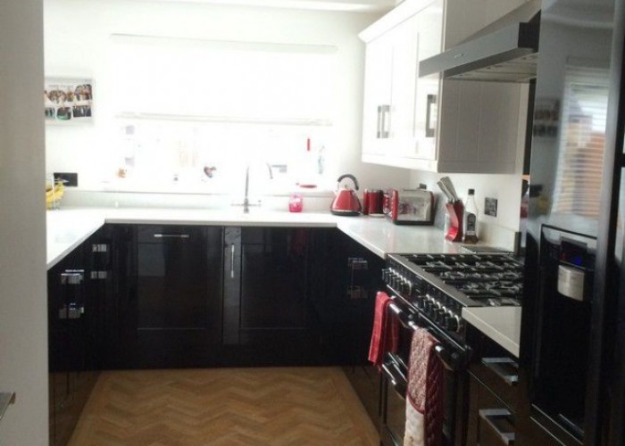 4. Kitchen (Coloured units)