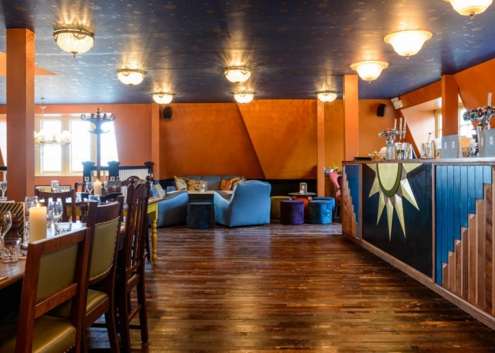 4. Pub / Bar / Club