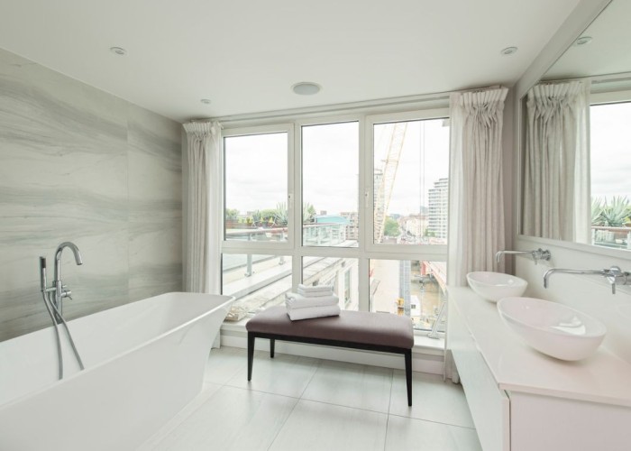 18. Bathroom (Roll Top), Bathroom (2 sinks)